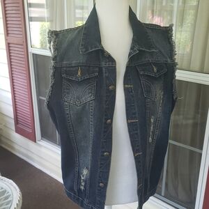 WANTDO‎ Denim Sleeveless Vest with Distressed Details